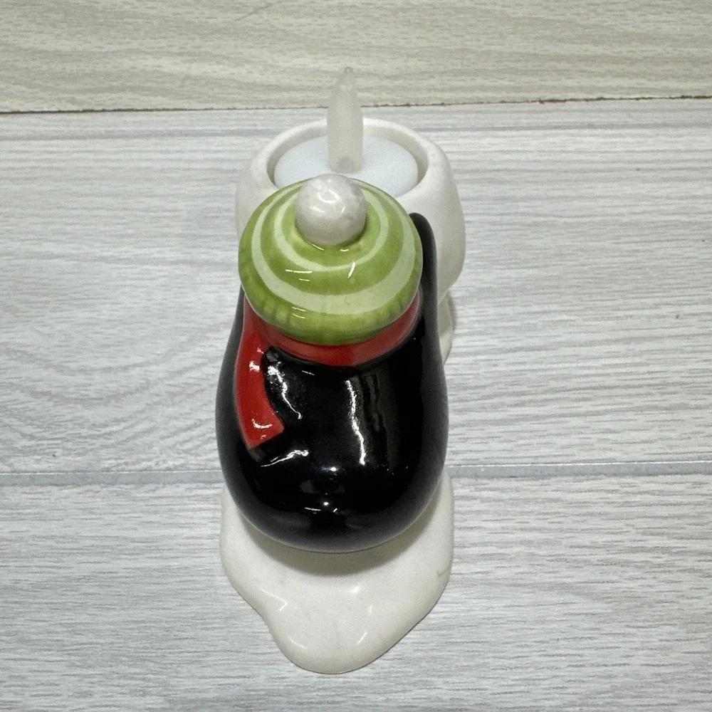 HALLMARK‎ Christmas Penguin w/Snowball Tea Light Candle Holder 5.5x3.5x2.5